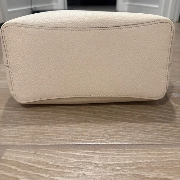 Coach Town Bucket Bag Cream Polished Pebble Leather Gold Hardware NWOT - Picture 3 of 9